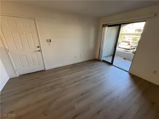 Photo #3: 2706413 Listing 