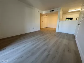 Photo #5: 2706413 Listing 