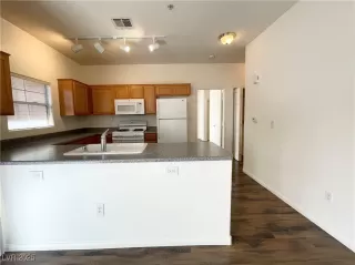 Photo #5: 2706417 Listing 