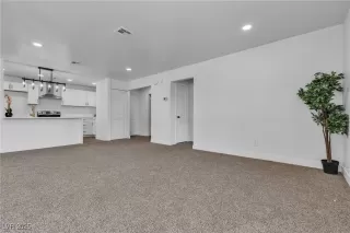 Photo #3: 2706459 Listing