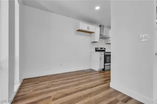 Photo #5: 2706459 Listing