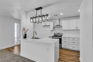 Photo #6: 2706459 Listing