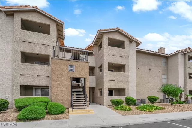 MLS: 2706547 Condo For Sale