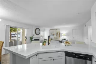 Photo #6: 2706571 Listing 