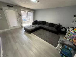 Photo #3: 2706577 Listing