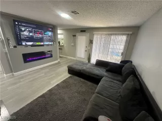 Photo #5: 2706577 Listing