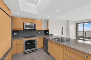 Photo #5: 2706602 Listing