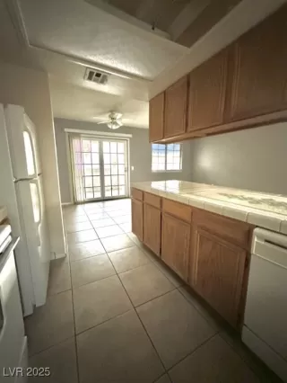 Photo #5: 2706629 Listing