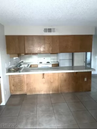 Photo #6: 2706629 Listing