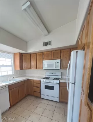 Photo #3: 2706631 Listing 
