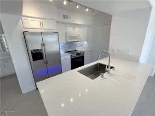 Photo #3: 2706647 Listing 