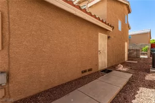 Photo #4: 2706653 Listing