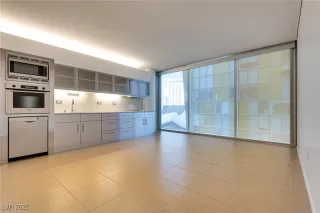 Photo #3: 2706662 Listing