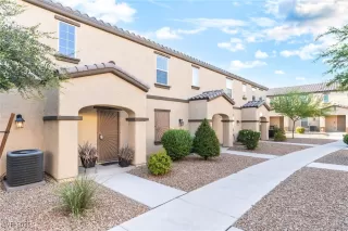 Photo #2: 2706679 Listing 