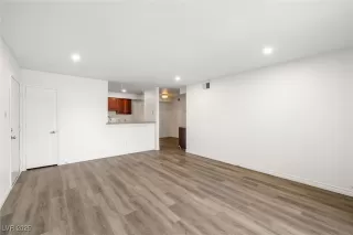 Photo #3: 2706685 Listing 