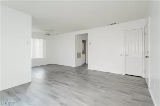 Photo #5: 2706718 Listing