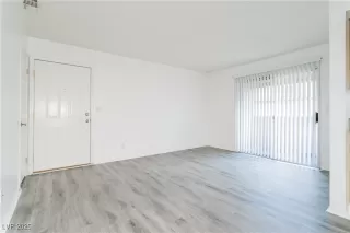 Photo #6: 2706718 Listing