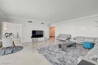 Photo #3: 2706768 Listing