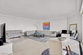 Photo #4: 2706768 Listing