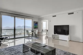 Photo #5: 2706768 Listing