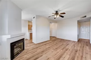 Photo #5: 2706774 Listing