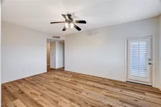 Photo #6: 2706774 Listing