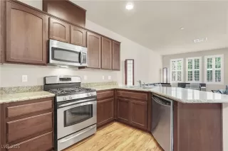 Photo #4: 2706803 Listing 