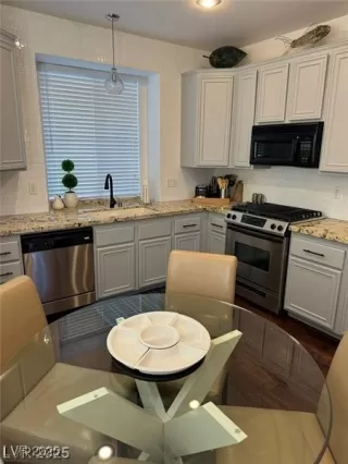 Photo #2: 2706805 Listing 