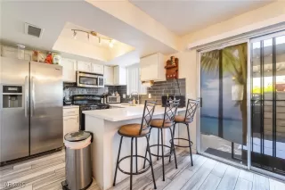 Photo #4: 2706809 Listing 