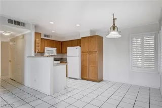 Photo #6: 2706823 Listing 