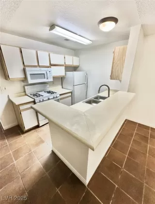 Photo #2: 2706826 Listing 