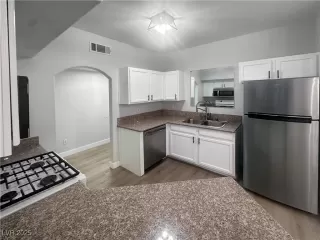 Photo #2: 2706896 Listing 
