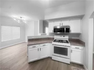 Photo #3: 2706896 Listing 