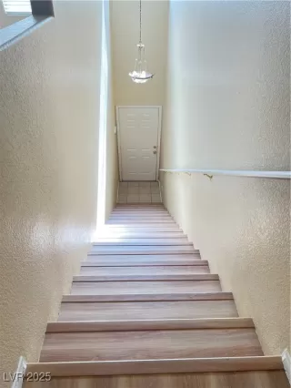 Photo #1: 2706899 Listing