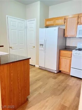 Photo #2: 2706899 Listing