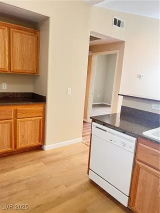 Photo #3: 2706899 Listing