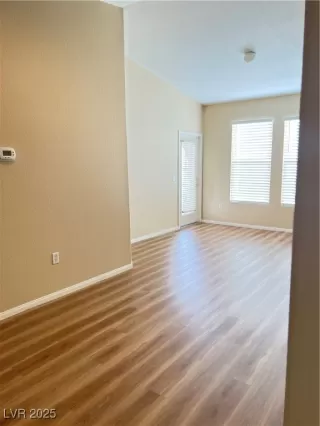 Photo #4: 2706899 Listing