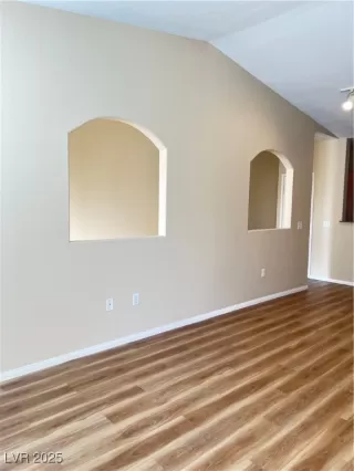 Photo #6: 2706899 Listing