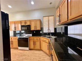 Photo #2: 2706923 Listing 