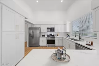 Photo #2: 2706925 Listing