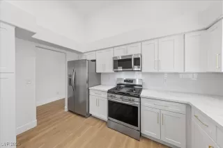 Photo #4: 2706925 Listing