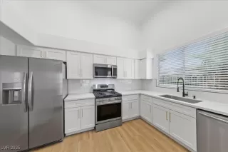 Photo #5: 2706925 Listing