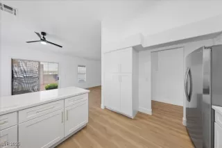 Photo #6: 2706925 Listing