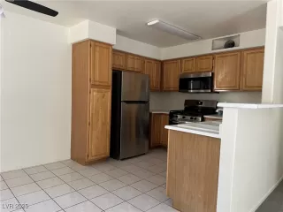 Photo #3: 2706963 Listing