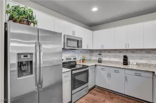 Photo #3: 2706968 Listing 