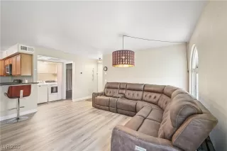 Photo #5: 2706982 Listing 