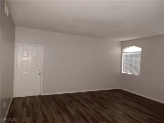 Photo #5: 2706983 Listing 