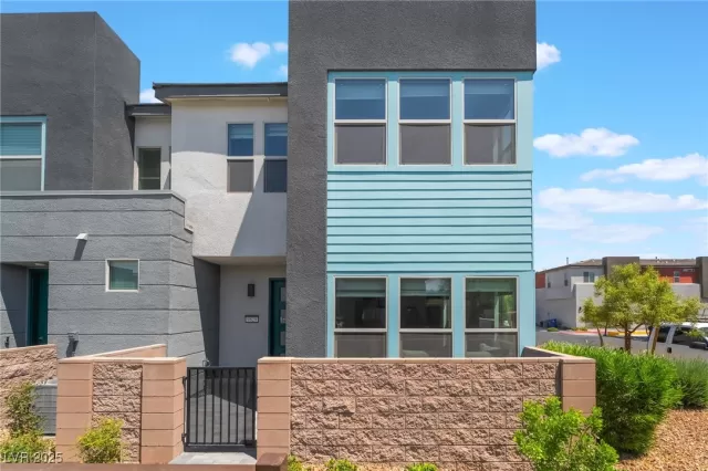 MLS: 2707022 Condo For Sale