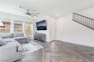 Photo #3: 2707022 Listing 