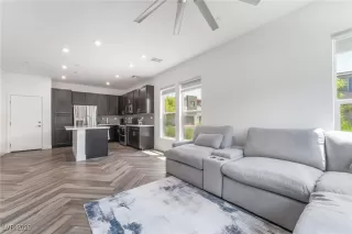 Photo #4: 2707022 Listing 